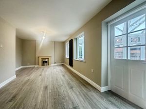 Lounge/Diner- click for photo gallery